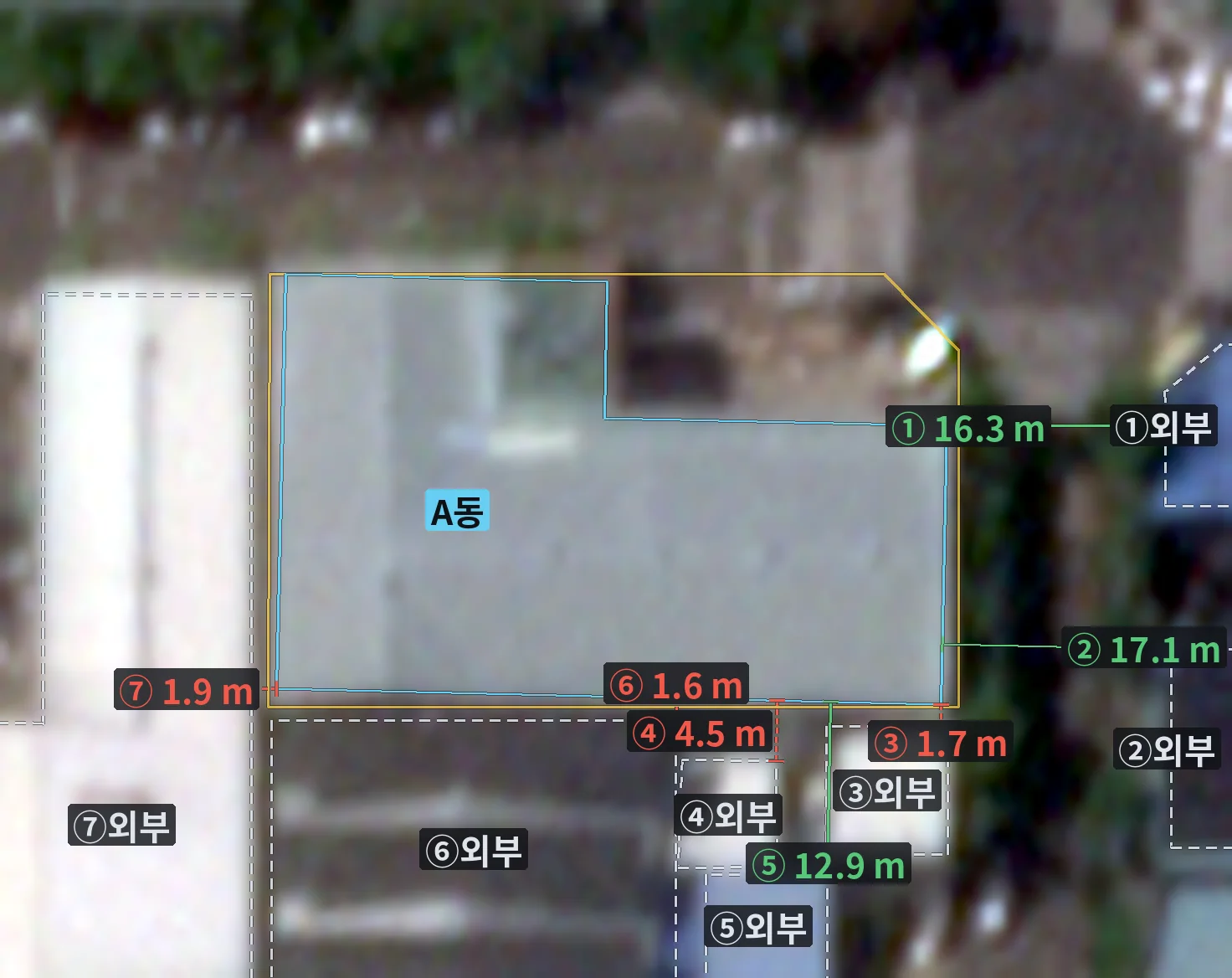이격거리 판정 — 대상 건물(A동) 둘레에서 인접 건물까지 최단거리. 법정선 10 m 미달은 적색